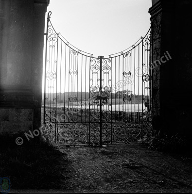 Helmsley, Gate
